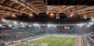 Πανοραμική άποψη από τις κερκίδες του σταδίου Ολίμπικο της Ρώμης. Το στάδιο αυτό είναι έδρα της Ρόμα, που την Κυριακή αντιμετωπίζει την Φιορεντίνα