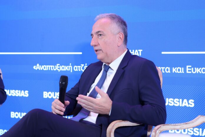 Ο Σταύρος Καλαφάτης κατά τη διάρκεια ομιλίας του